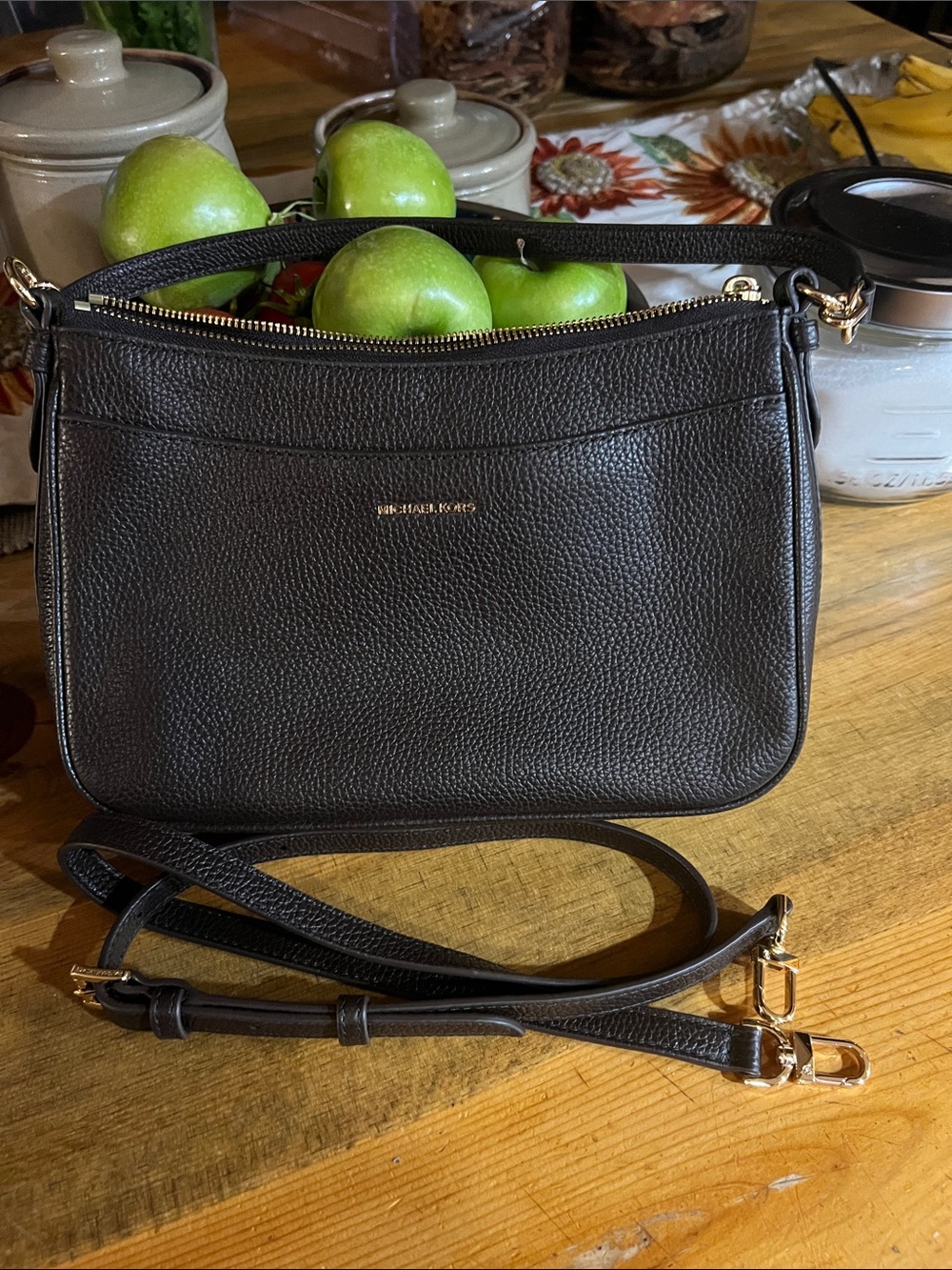 Michael Kors Pebbled Leather Crossbody in Brown with Gold Hardware Jet Set - Picture 6 of 9